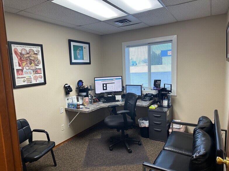 More Photos Of 4015 W Clearwater Ave, Kennewick Office For Sale