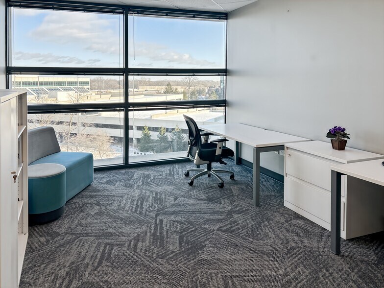 More Photos Of 450 E 96th St, Indianapolis Coworking Space