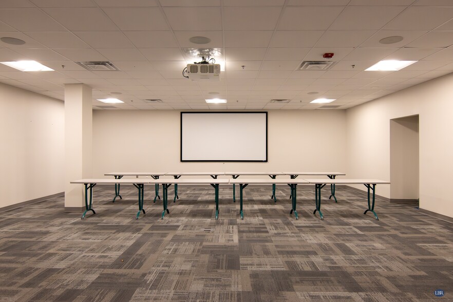 More Photos Of 154 Wickham Rd, Melbourne Office For Lease