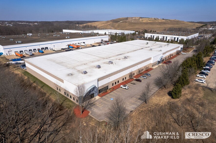 Primary Photo Of 28900 Fountain Pky, Solon Warehouse For Lease