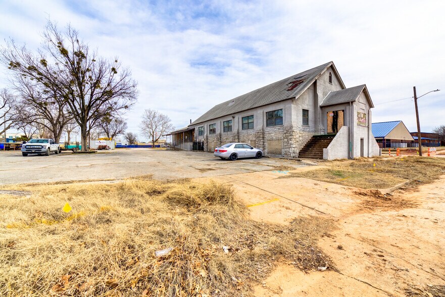 More Photos Of 2139 S Phoenix Ave, Tulsa Religious Facility For Sale