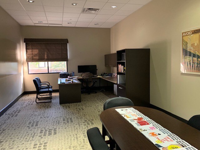 More Photos Of 345 Memorial Dr, Crystal Lake Showroom For Sale