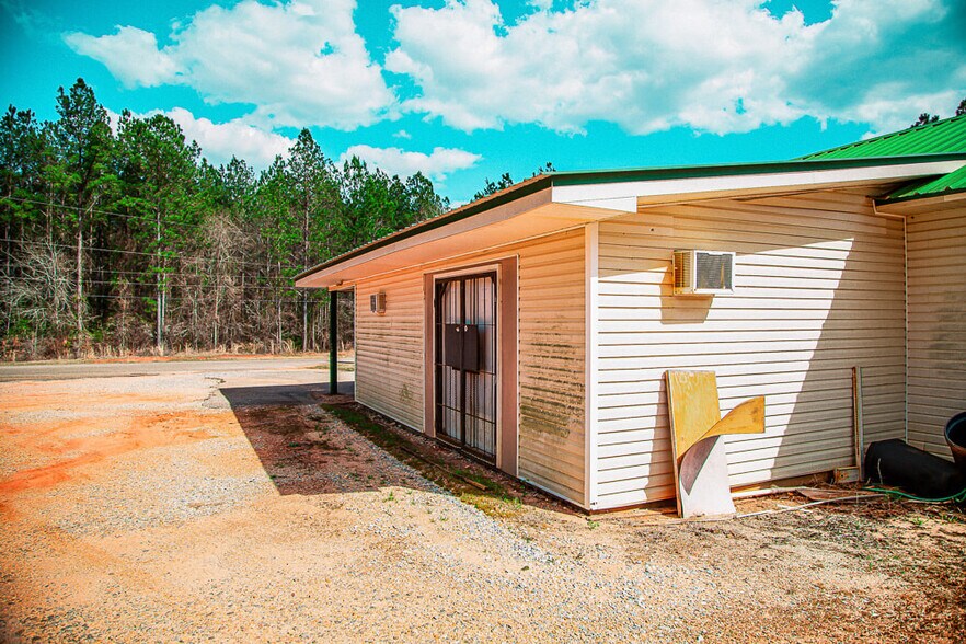 More Photos Of 2777 Hwy 83, Evergreen Service Station For Sale