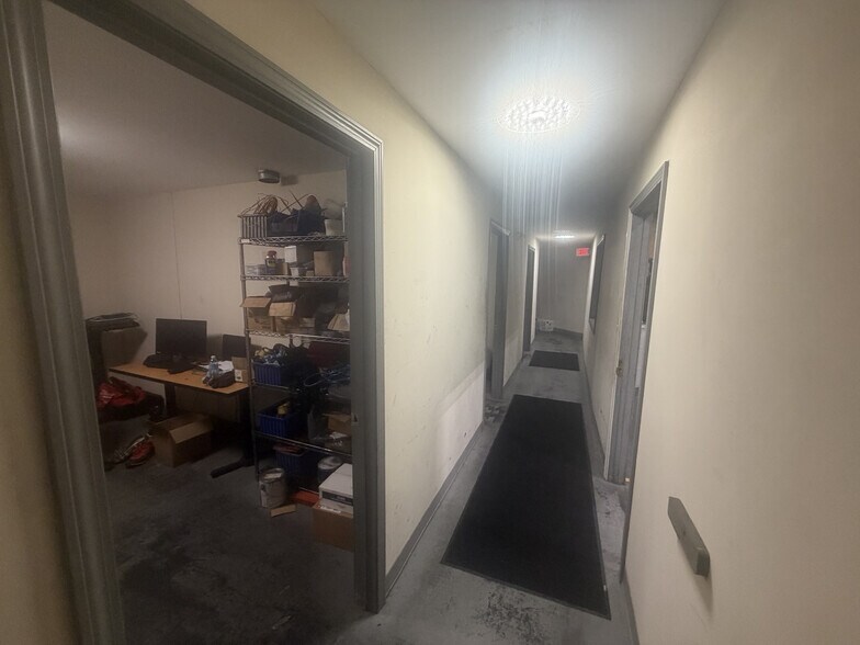 More Photos Of 111 Hillside Ave, Londonderry Manufacturing For Lease