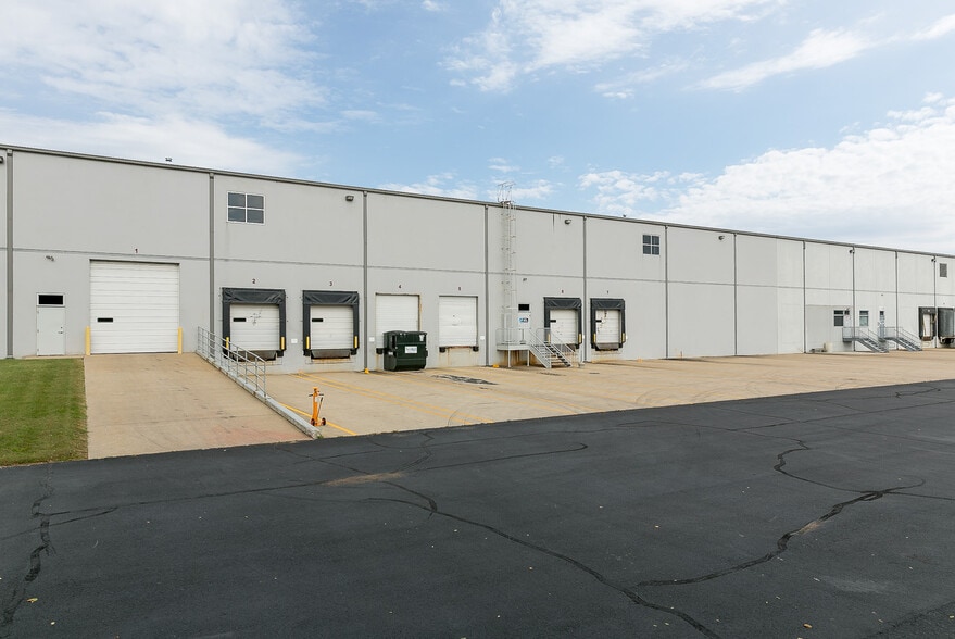 More Photos Of 7100 Trade Port Dr, Louisville Distribution For Lease