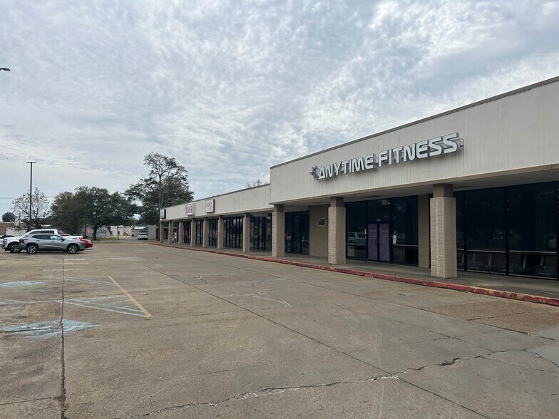 More Photos Of 207 N Davis Ave, Cleveland Unknown For Lease