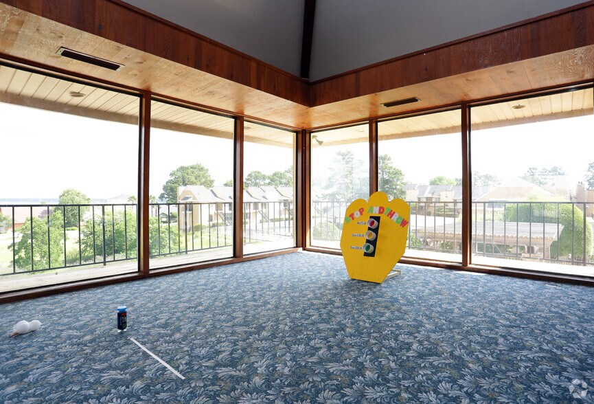 More Photos Of 5660 S Lakeshore Dr, Shreveport Apartments For Sale