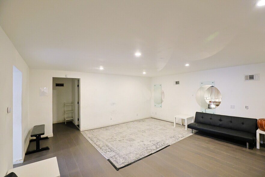 More Photos Of 908-910 N La Cienega Blvd, Los Angeles Storefront Retail Office For Sale