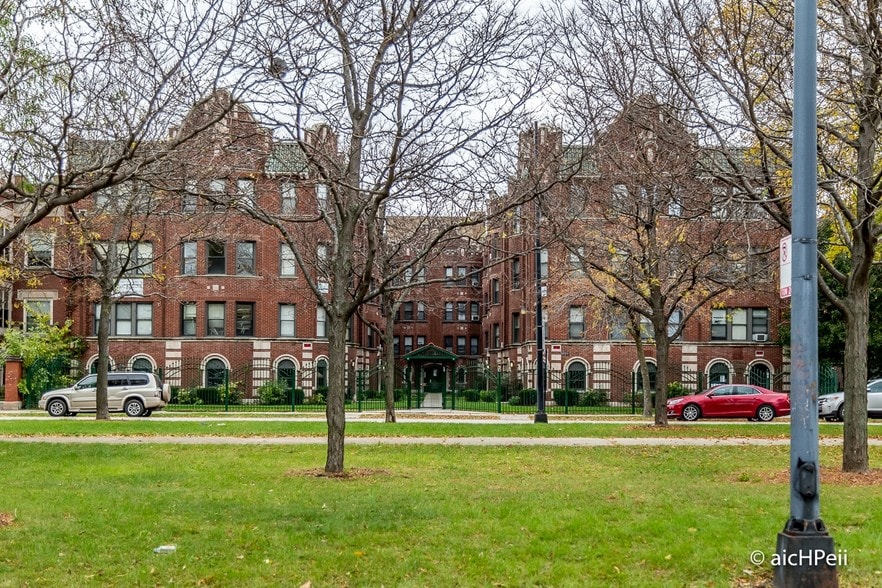 More Photos Of 4408-4414 S Drexel Blvd, Chicago Apartments For Sale