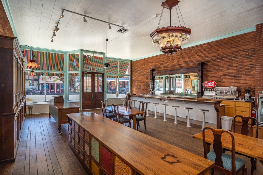 More Photos Of 115 NE Locust St, Oakland Restaurant For Sale