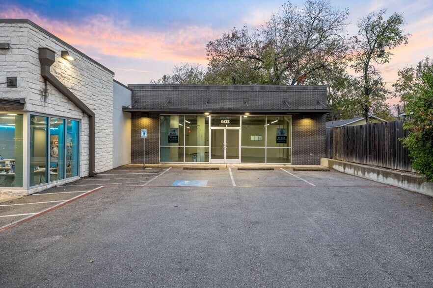 More Photos Of 603 W Oltorf St, Austin Freestanding For Lease