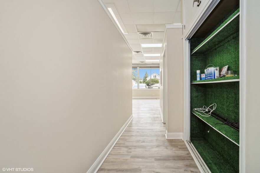 More Photos Of 1511 E Oakton St, Des Plaines Storefront For Lease