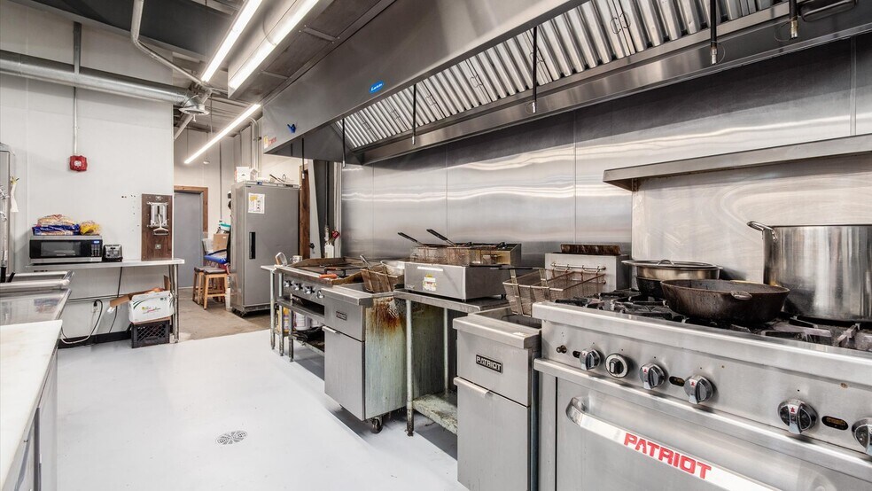 More Photos Of 34 Potters Ln, Roseville Restaurant For Sale