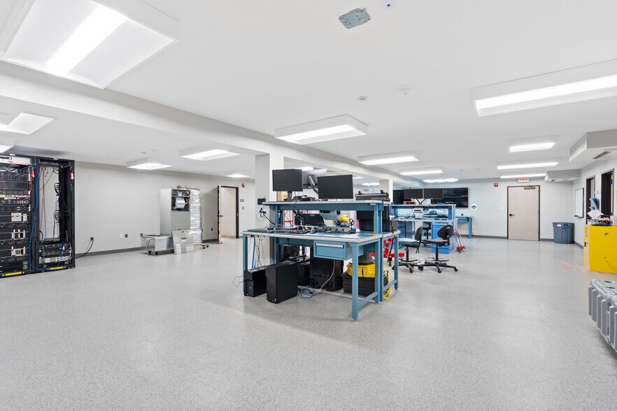 More Photos Of 313-315 Edge Ave, Valparaiso Office For Sale