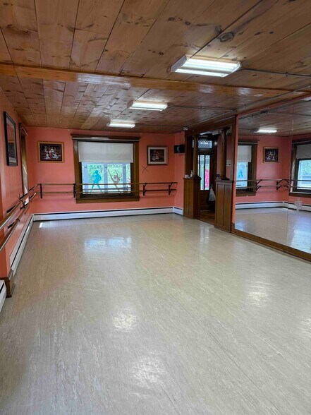 More Photos Of 15250 Kutztown Rd, Kutztown Office Residential For Sale