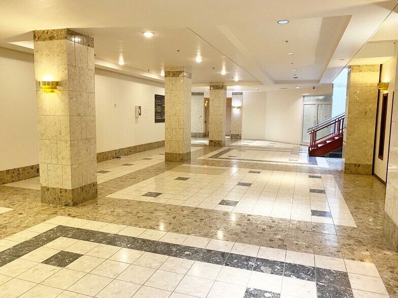 More Photos Of 1 Av Wood, Westmount Apartments For Sale