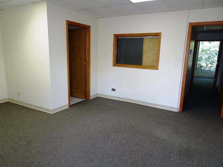 More Photos Of 34 N Island Ave, Batavia Medical For Lease