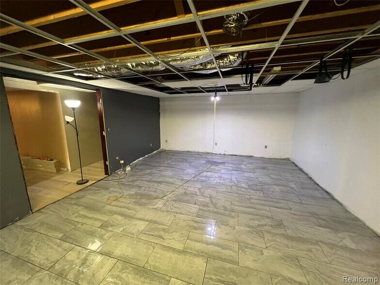 More Photos Of 3417 W Ridgeway Ave, Flint General Retail For Sale