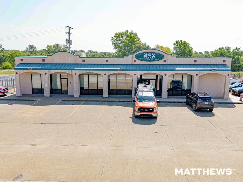 Primary Photo Of 1205 S 1st St, Hiawatha Service Station For Sale