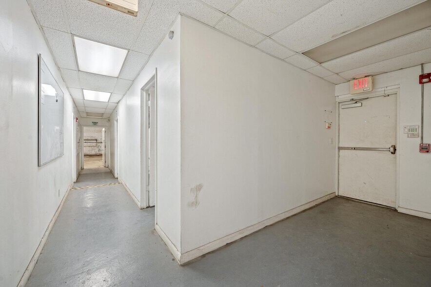 More Photos Of 3041 Gateway Dr, Pompano Beach Warehouse For Sale