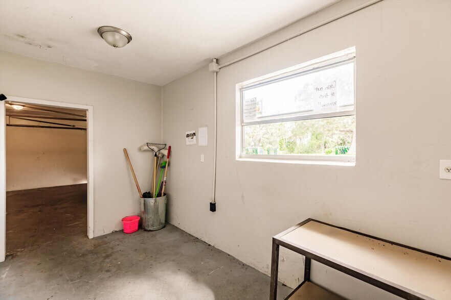 More Photos Of 19431 Palm Beach Blvd, Alva Flex For Lease