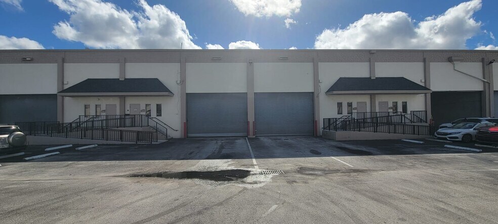 More Photos Of 7949 NW 21st St, Doral Warehouse For Lease
