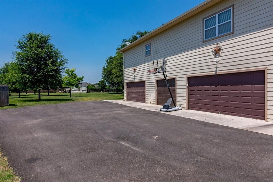 More Photos Of 30729 Mcguinness Dr, Spring Office For Sale