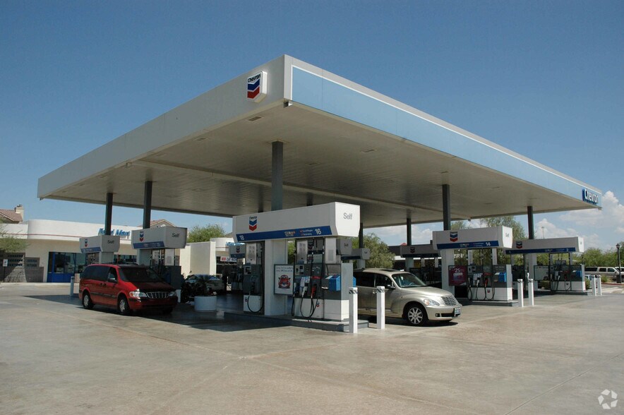 Primary Photo Of 5002 E Chandler Blvd, Phoenix Service Station For Lease