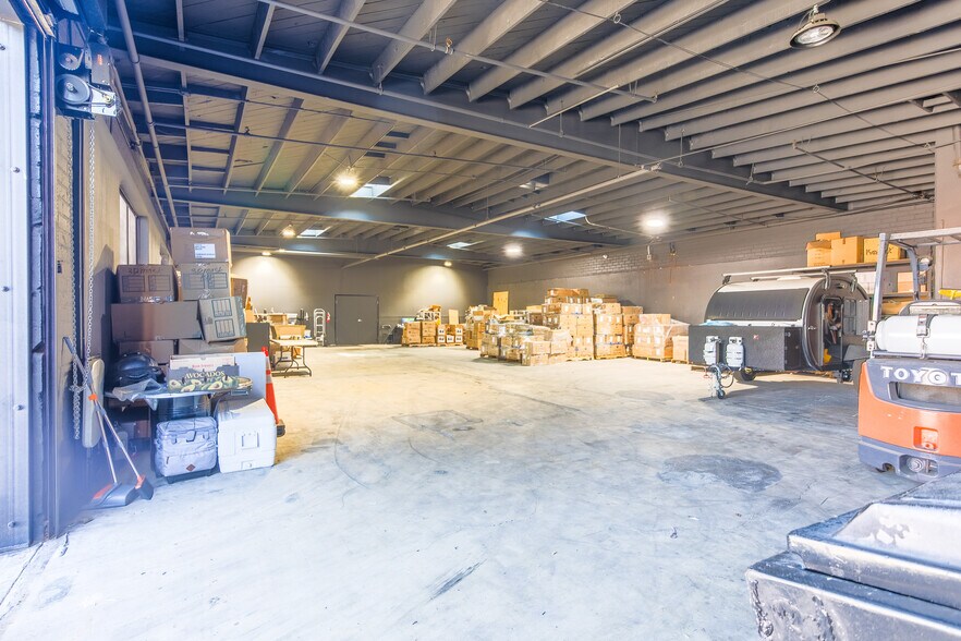 More Photos Of 2300 S Broadway, Los Angeles Manufacturing For Sale