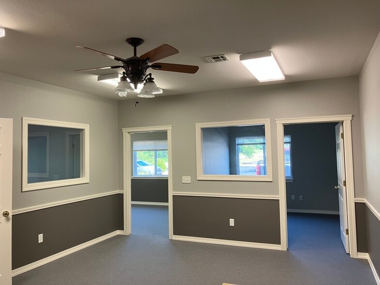 More Photos Of 1801 SW Regional Airport Blvd, Bentonville Unknown For Lease