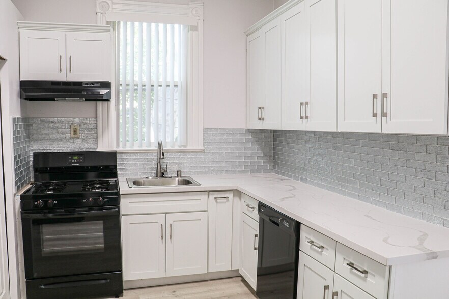 More Photos Of 2801 D St, Sacramento Apartments For Sale