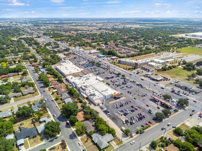 More Photos Of 907-1015 S WW White Rd, San Antonio Freestanding For Lease
