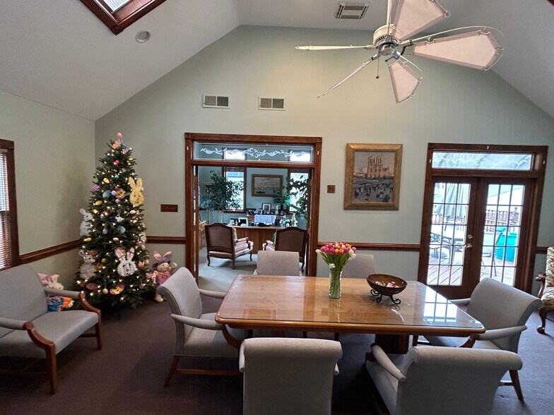 More Photos Of 847 King George Rd, Fords Office For Sale