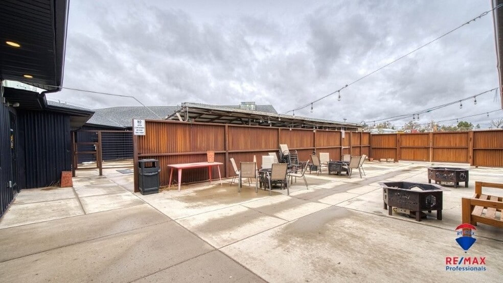 More Photos Of 5201 S Douglas Hwy, Gillette Bar For Sale