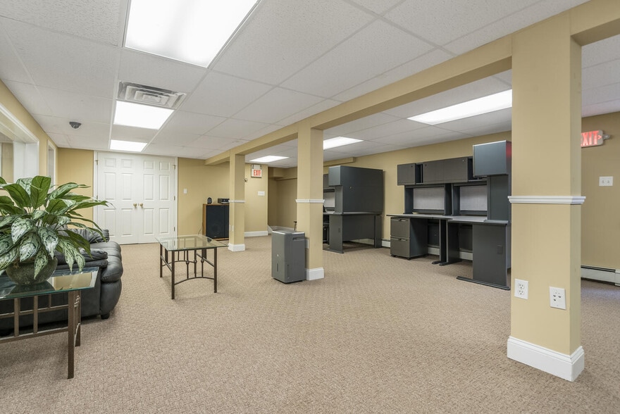 More Photos Of 23 Pawnee Ave, Rockaway Office For Sale