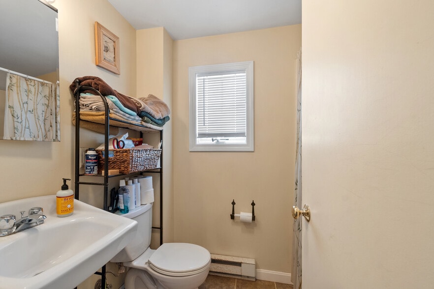 More Photos Of 561 Main St, Boxford General Retail For Sale