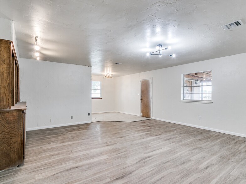 More Photos Of 3304 SW 40th St, Oklahoma City Apartments For Sale