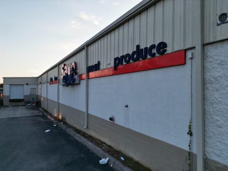 More Photos Of 3850 Holston Dr, Knoxville Supermarket For Sale