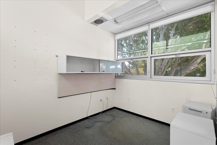 More Photos Of 482 W MacArthur Blvd, Oakland Medical For Sale
