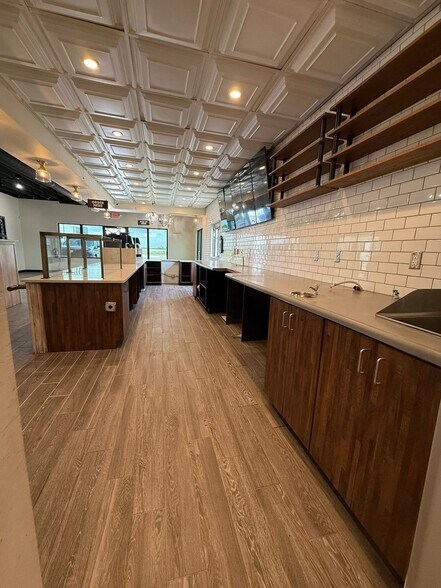 More Photos Of 1259 W I-20 Hwy, Monahans Storefront For Lease