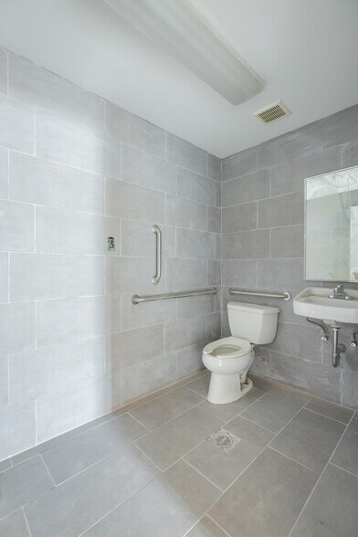 More Photos Of 2130 Amnicola Hwy, Chattanooga Service Station For Sale