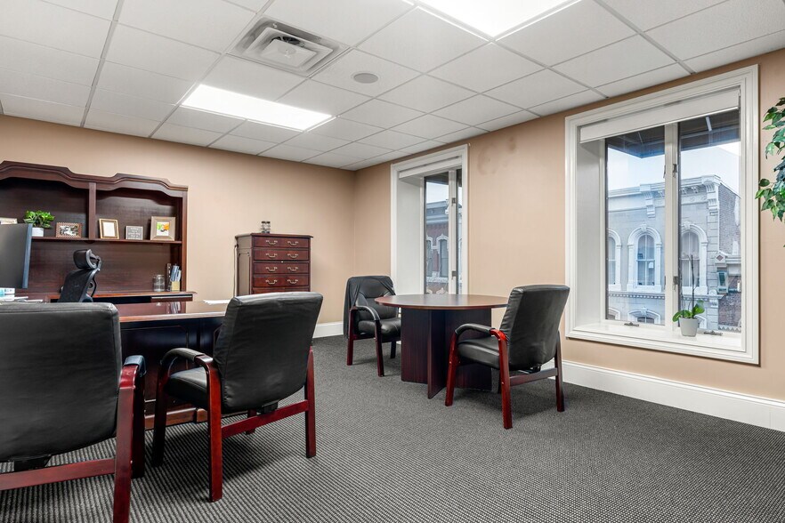 More Photos Of 222 Pearl St, New Albany Office Residential For Lease