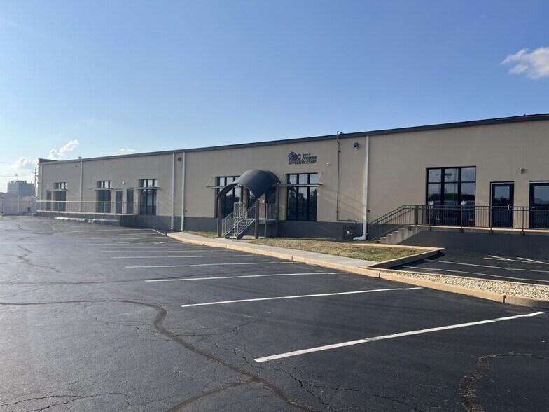 More Photos Of 1201 Hanley Industrial Ct, Brentwood Flex For Lease