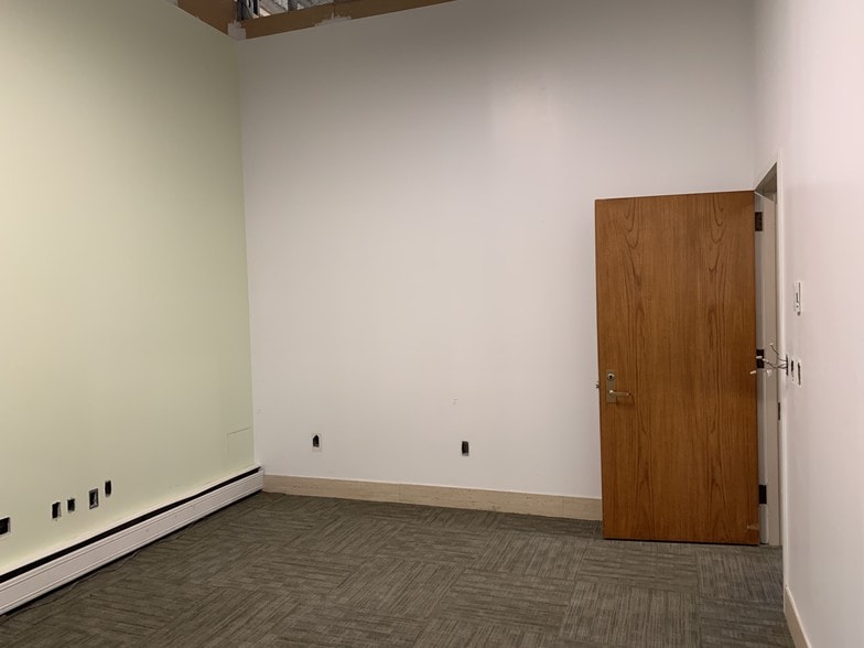 More Photos Of 4 Plaza Way, Fairhaven Bank For Lease