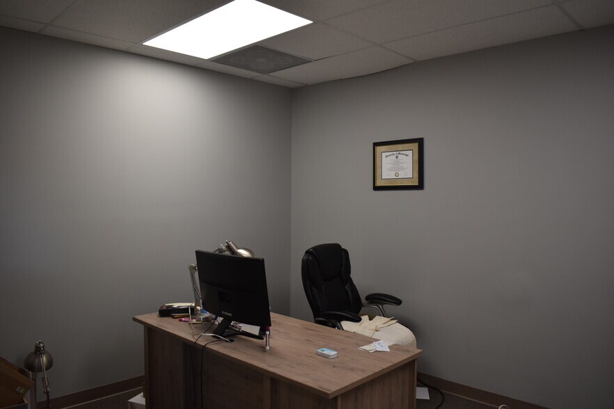 More Photos Of 2000 Glen Echo, Nashville Office For Lease