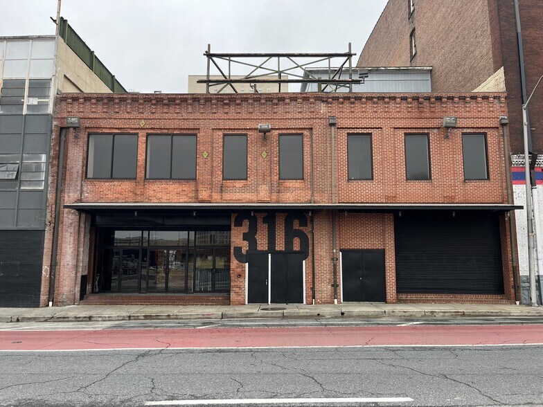 More Photos Of 316-318 Guilford Ave, Baltimore Bar For Sale