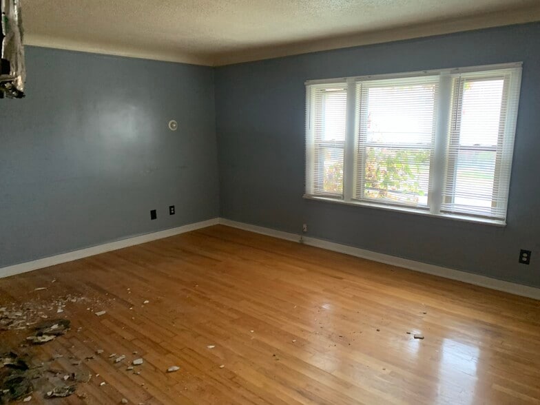 More Photos Of 2521 Noble Rd, Cleveland Heights Apartments For Sale