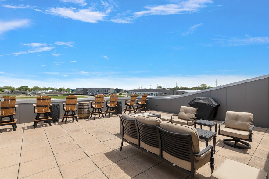More Photos Of 148 Pit Ln, Pontiac Parking Garage For Sale