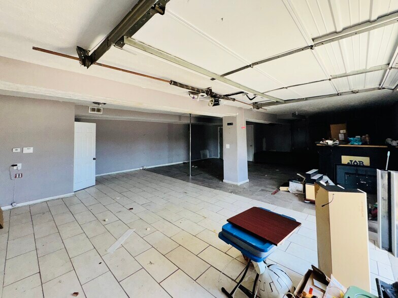 More Photos Of 5252 E 24th St, Indianapolis Warehouse For Sale