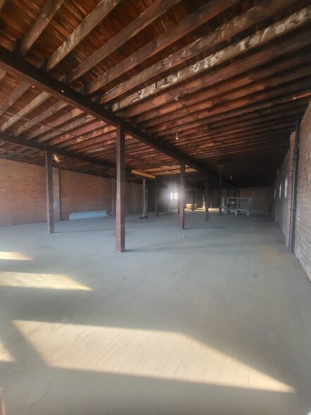 More Photos Of 819 Lafayette Ave, Moundsville General Retail For Sale